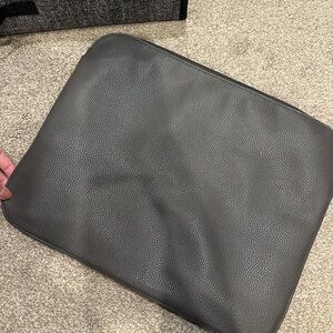 Jewell by Thirty One- laptop sleeve 15x12